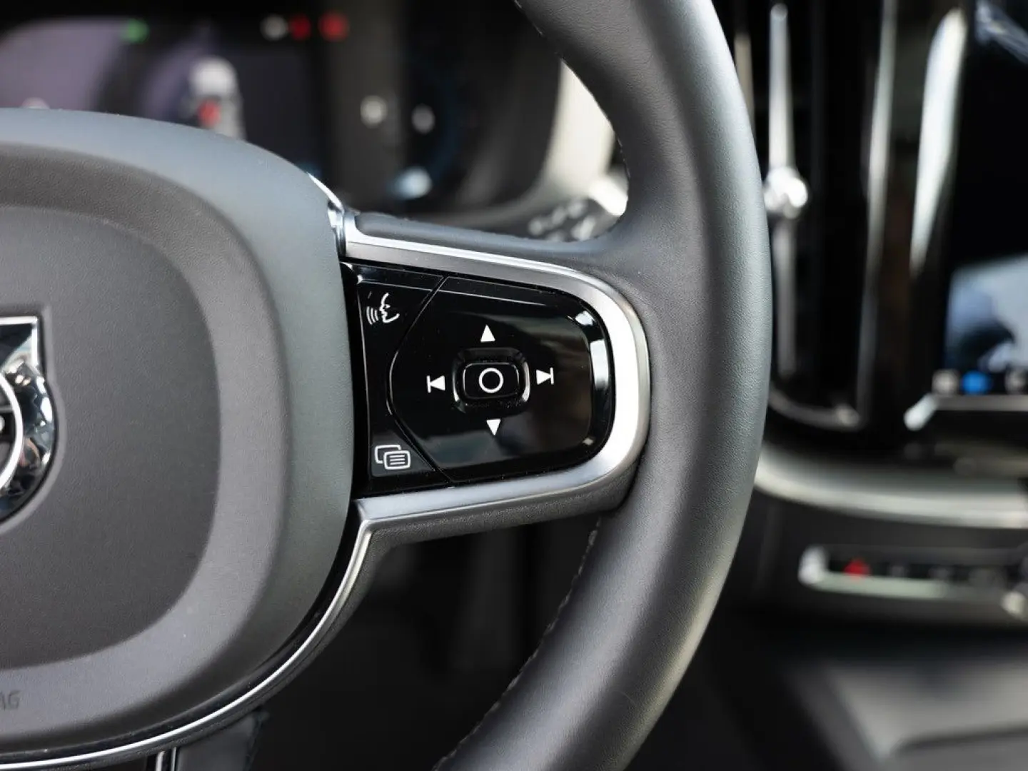 XC60 B4 Ultimate Dark AWD ACC LED PANO HUD 360°