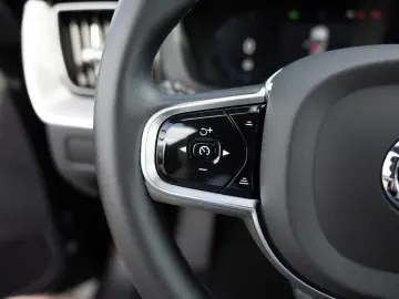 XC60 B4 Ultimate Dark AWD ACC LED PANO HUD 360°