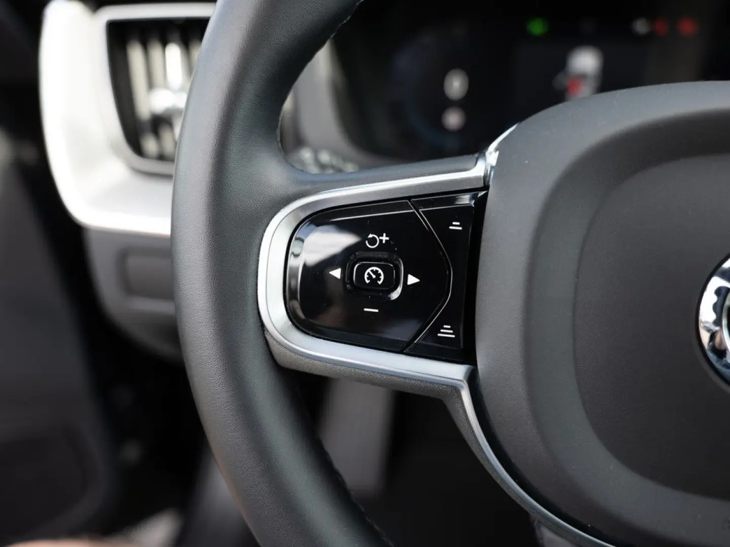 XC60 B4 Ultimate Dark AWD ACC LED PANO HUD 360°