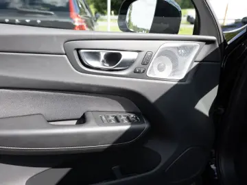 XC60 B4 Ultimate Dark AWD ACC LED PANO HUD 360°