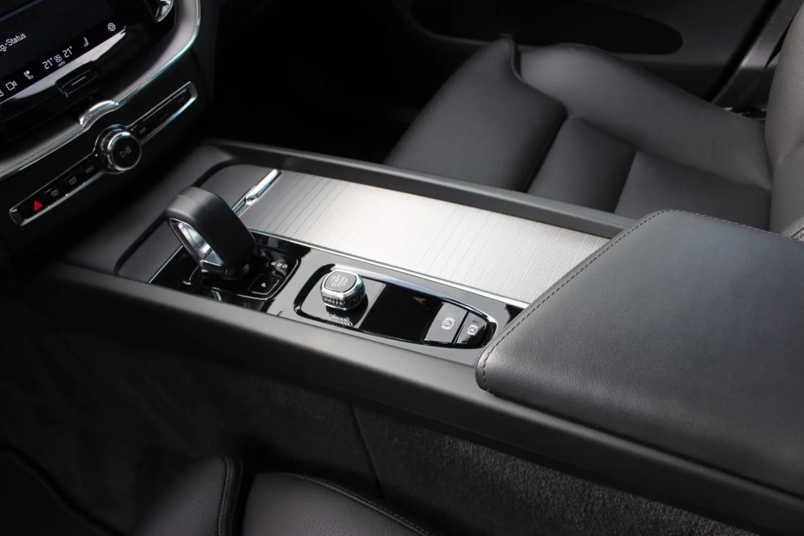 XC60 B4 Diesel Ultimate Dark +HUD+h/k+Standheiz+