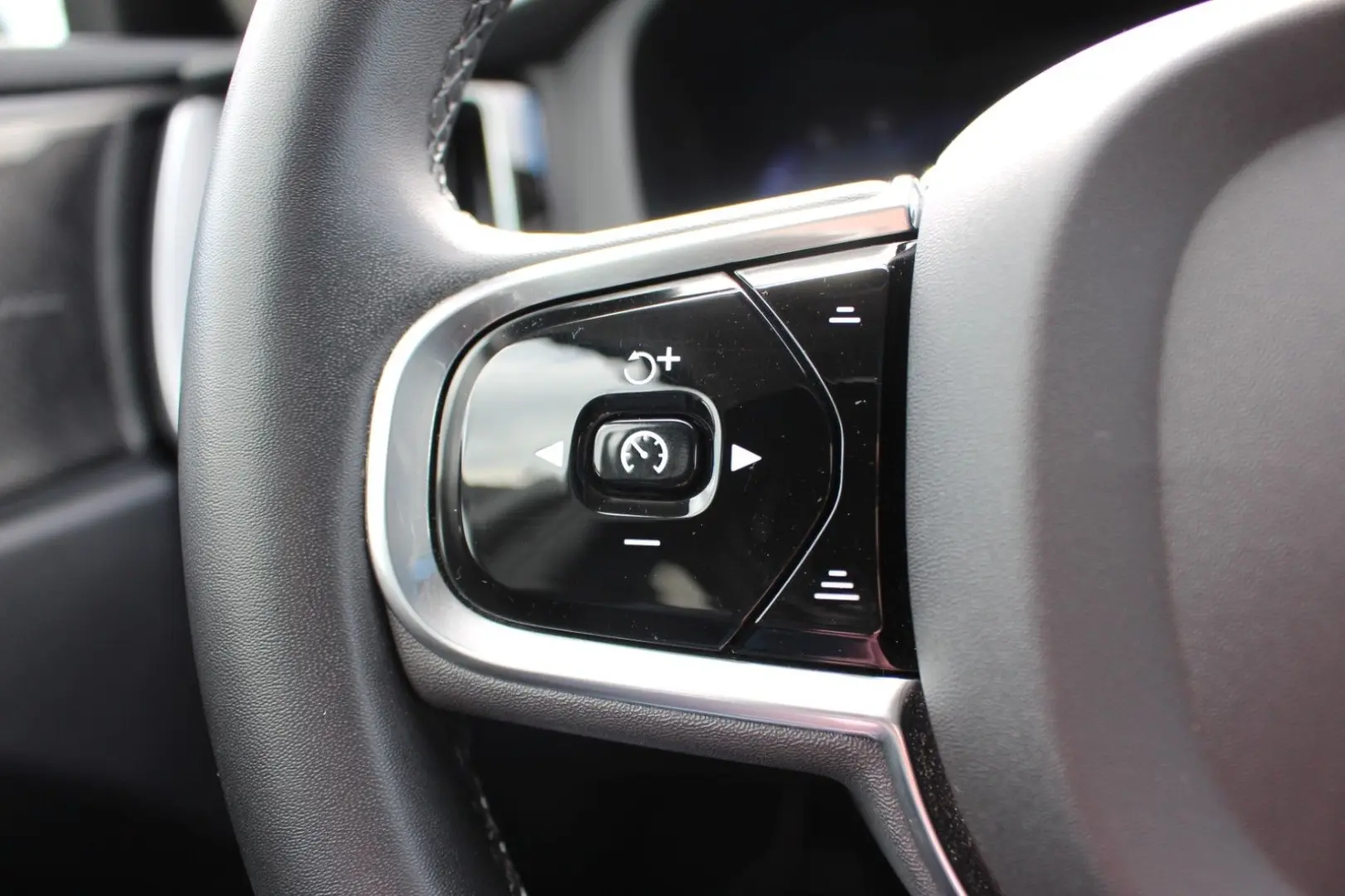 XC60 B4 Diesel Ultimate Dark +HUD+h/k+Standheiz+