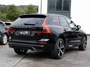 XC60 B4 D AWD Plus Dark aus 1.Hand NAVI LED PANO