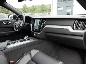 XC60 B4 D AWD Plus Dark aus 1.Hand NAVI LED PANO