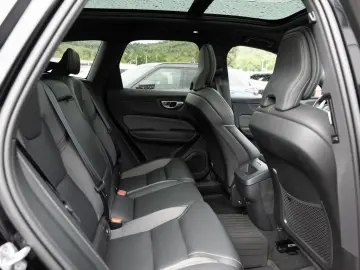XC60 B4 D AWD Plus Dark aus 1.Hand NAVI LED PANO