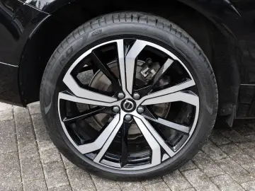 XC60 B4 D AWD Plus Dark aus 1.Hand NAVI LED PANO