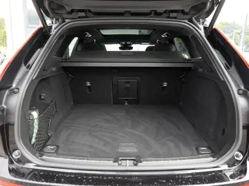 XC60 B4 D AWD Plus Dark aus 1.Hand NAVI LED PANO
