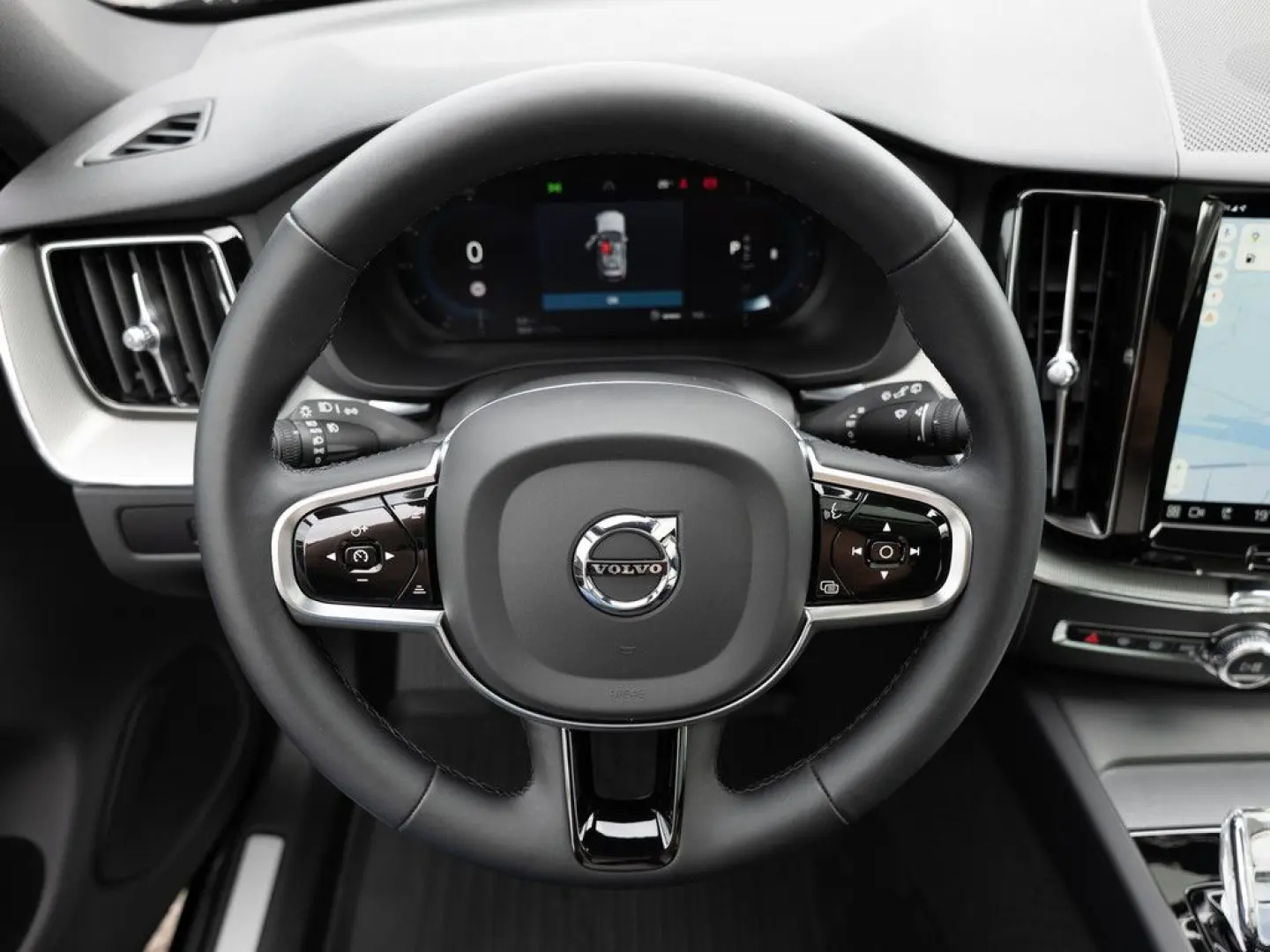 XC60 B4 D AWD Plus Dark aus 1.Hand NAVI LED PANO