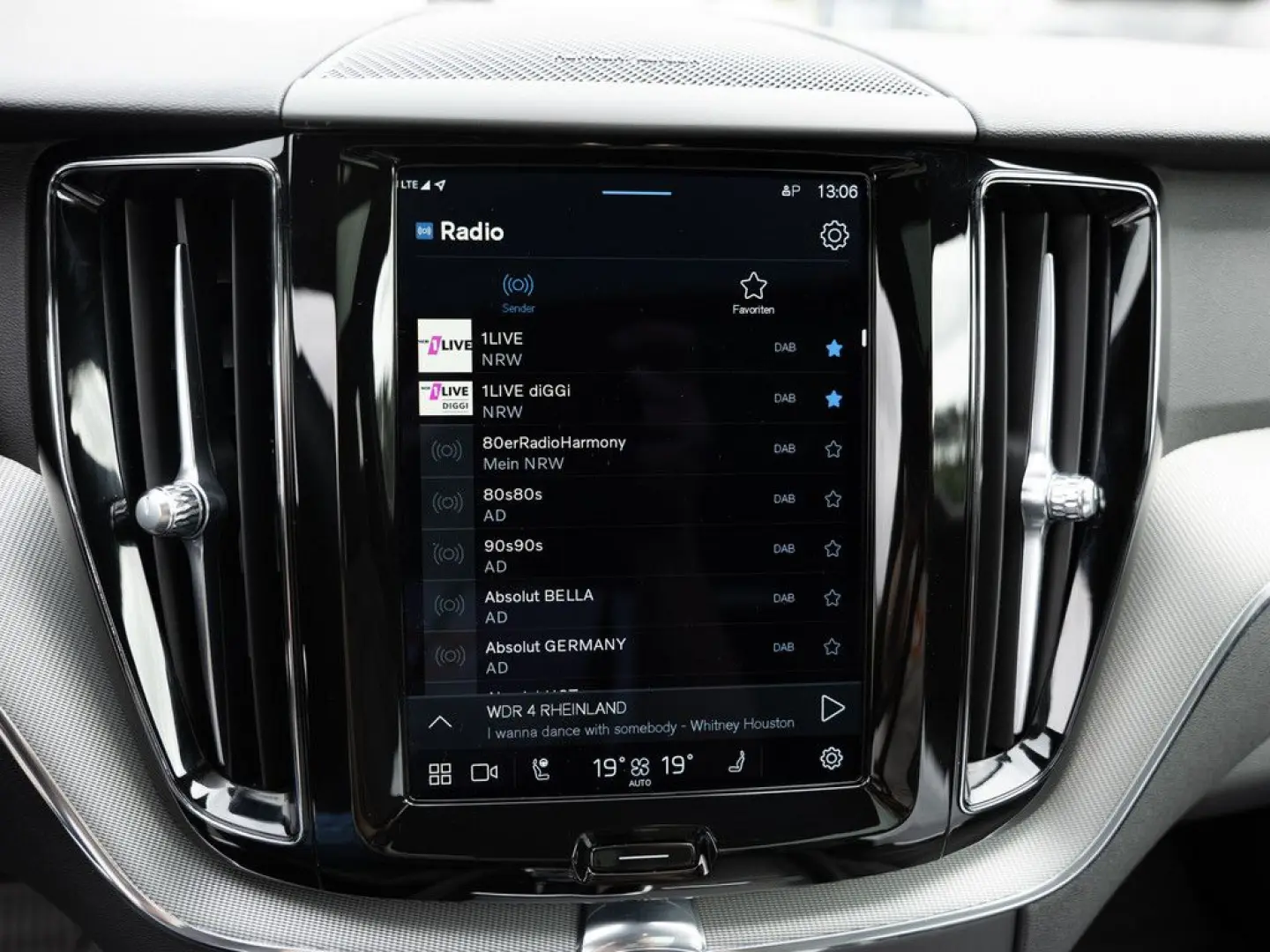 XC60 B4 D AWD Plus Dark aus 1.Hand NAVI LED PANO
