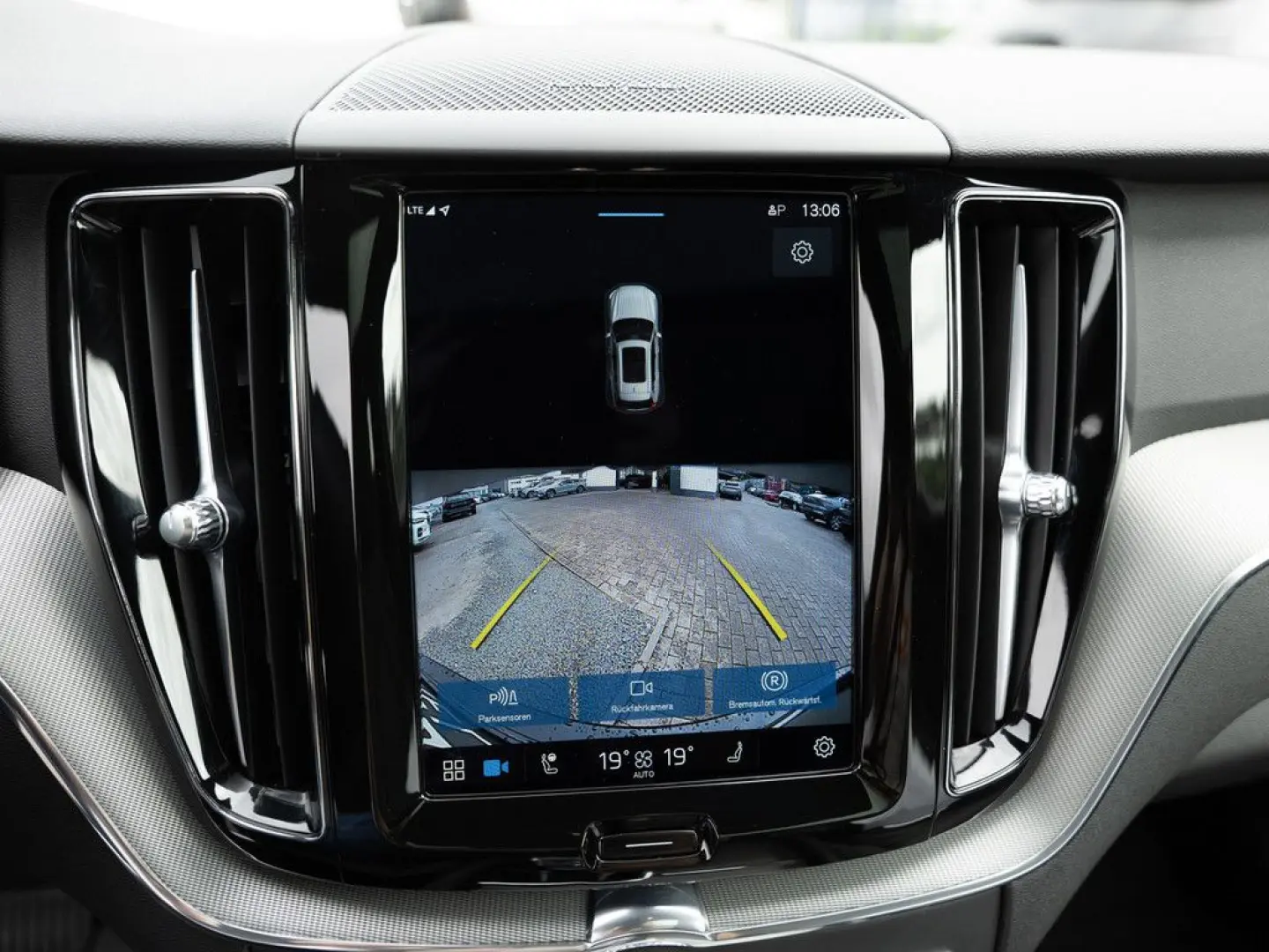 XC60 B4 D AWD Plus Dark aus 1.Hand NAVI LED PANO