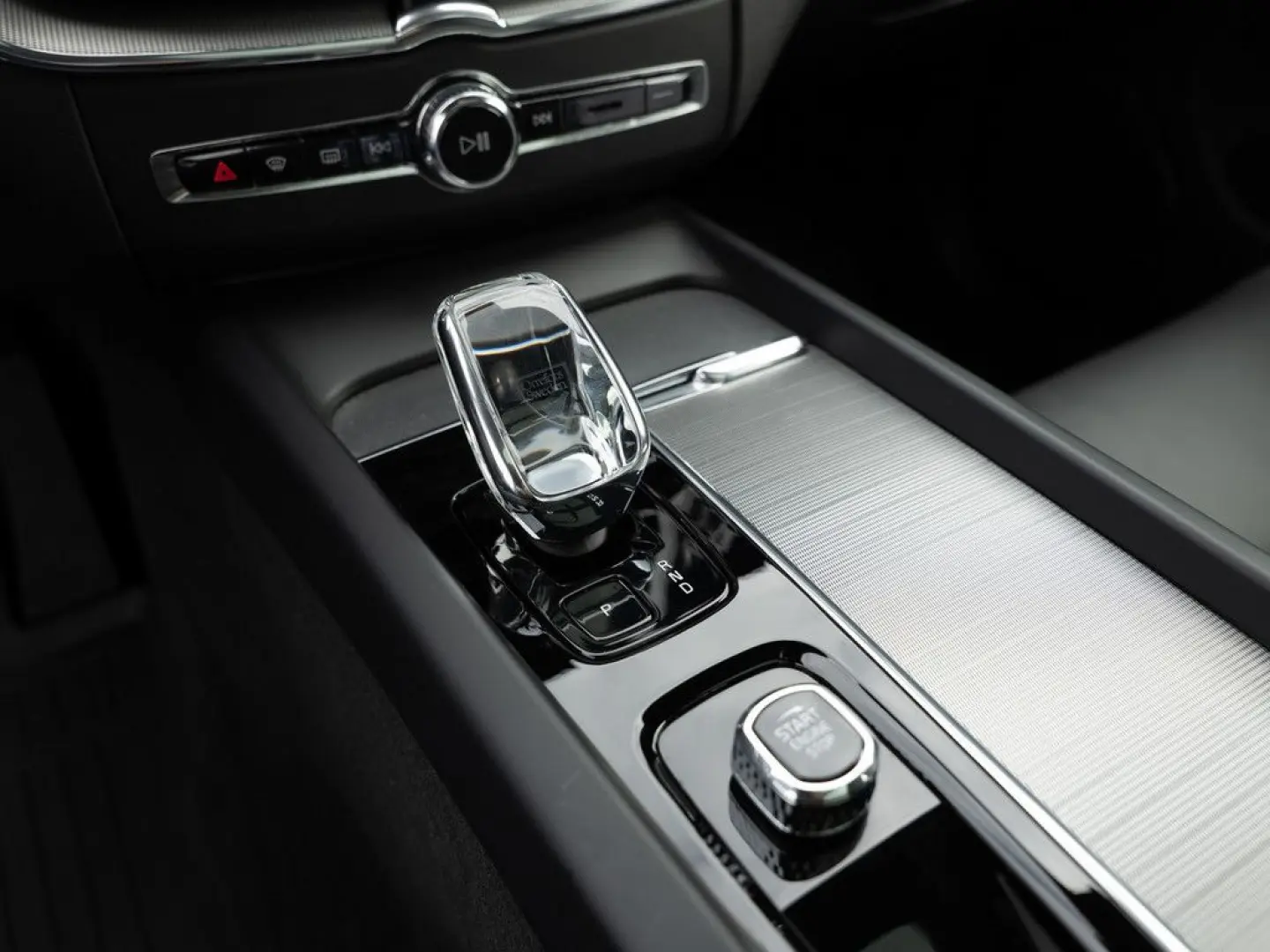 XC60 B4 D AWD Plus Dark aus 1.Hand NAVI LED PANO