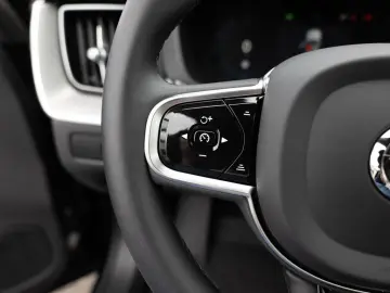 XC60 B4 D AWD Plus Dark aus 1.Hand NAVI LED PANO
