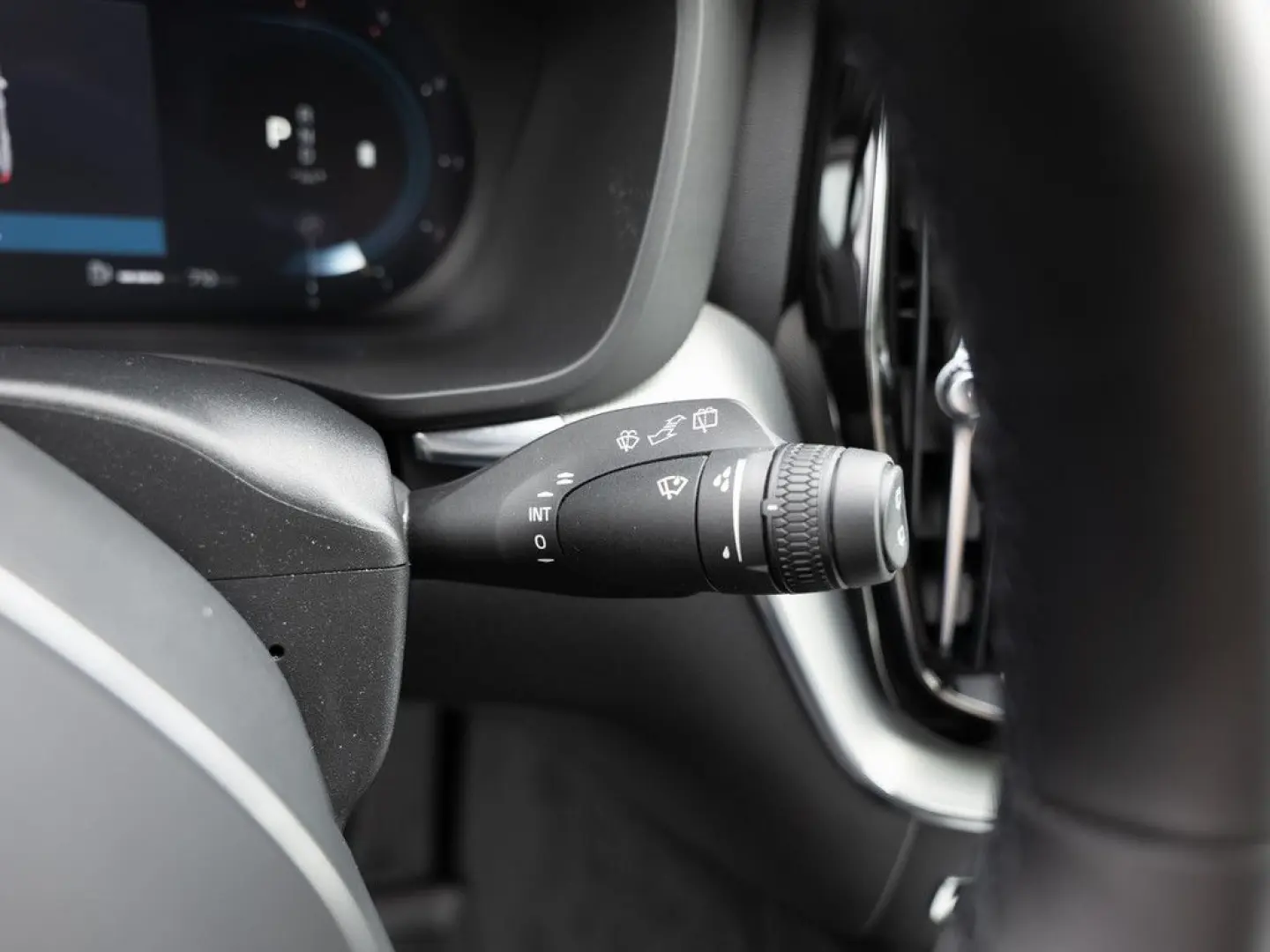 XC60 B4 D AWD Plus Dark aus 1.Hand NAVI LED PANO
