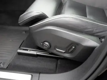 XC60 B4 D AWD Plus Dark aus 1.Hand NAVI LED PANO