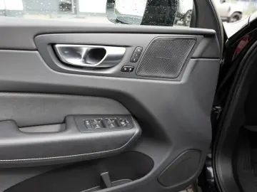 XC60 B4 D AWD Plus Dark aus 1.Hand NAVI LED PANO