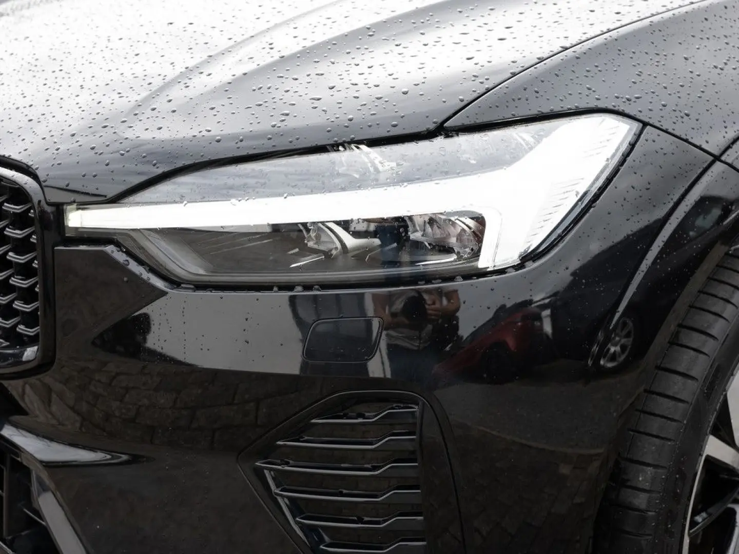 XC60 B4 D AWD Plus Dark aus 1.Hand NAVI LED PANO