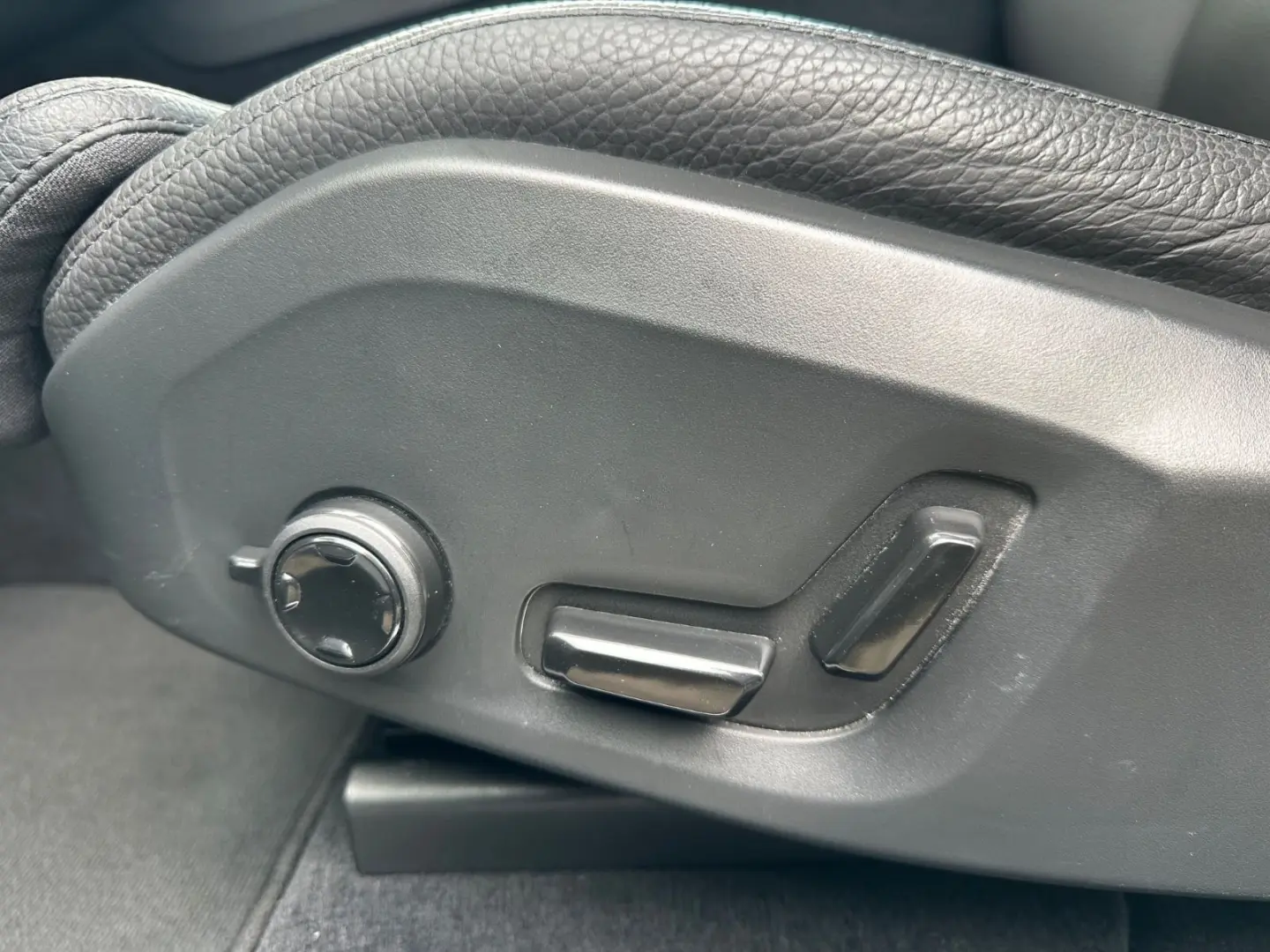 XC60 Ultimate Dark AWD HuD Leder Pano B&W 360°