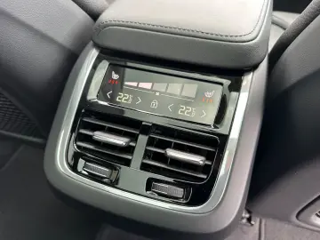 XC60 Ultimate Dark AWD HuD Leder Pano B&W 360°