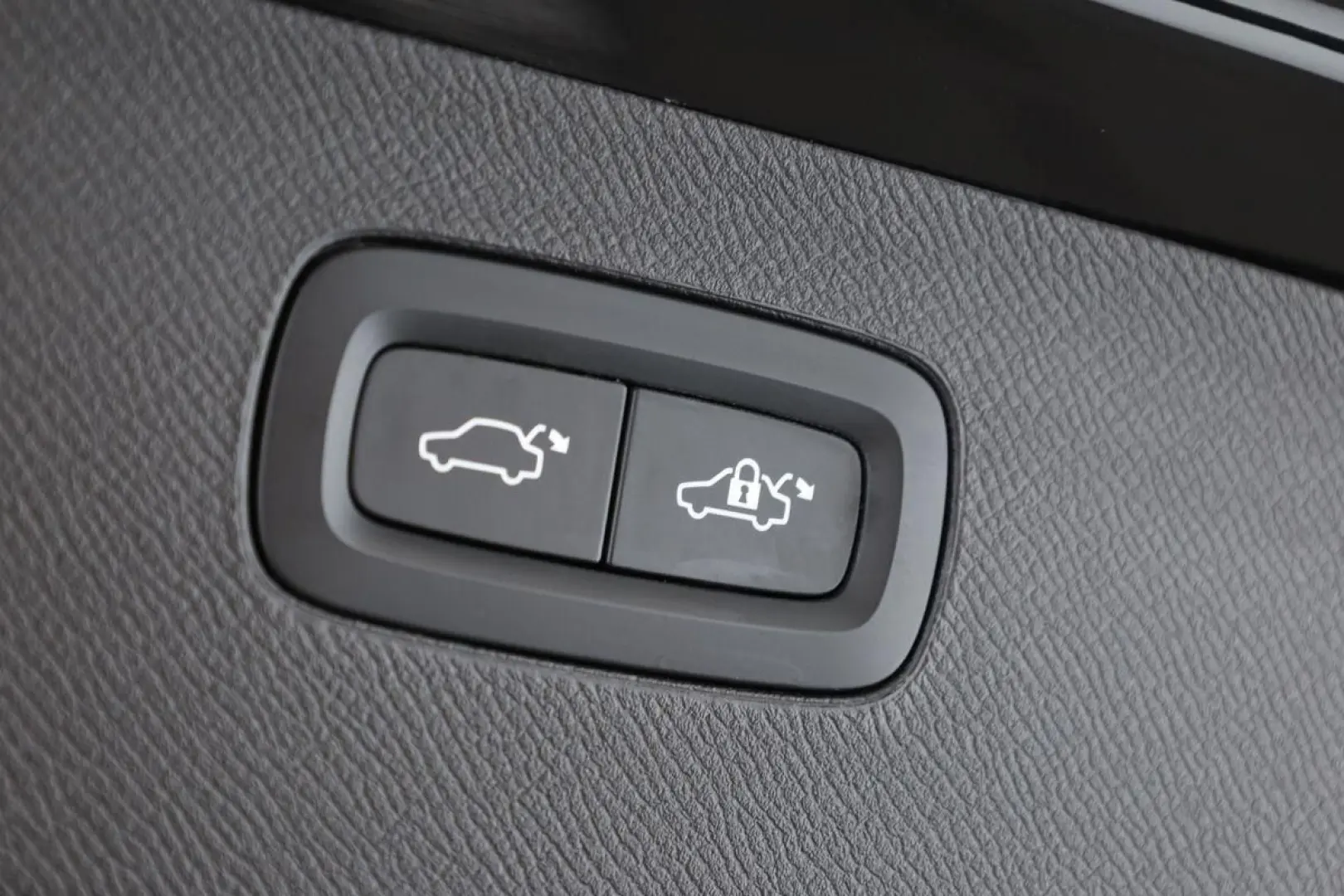 XC90 B5 AWD Plus Bright 7S LED Pano Navi AHK 22