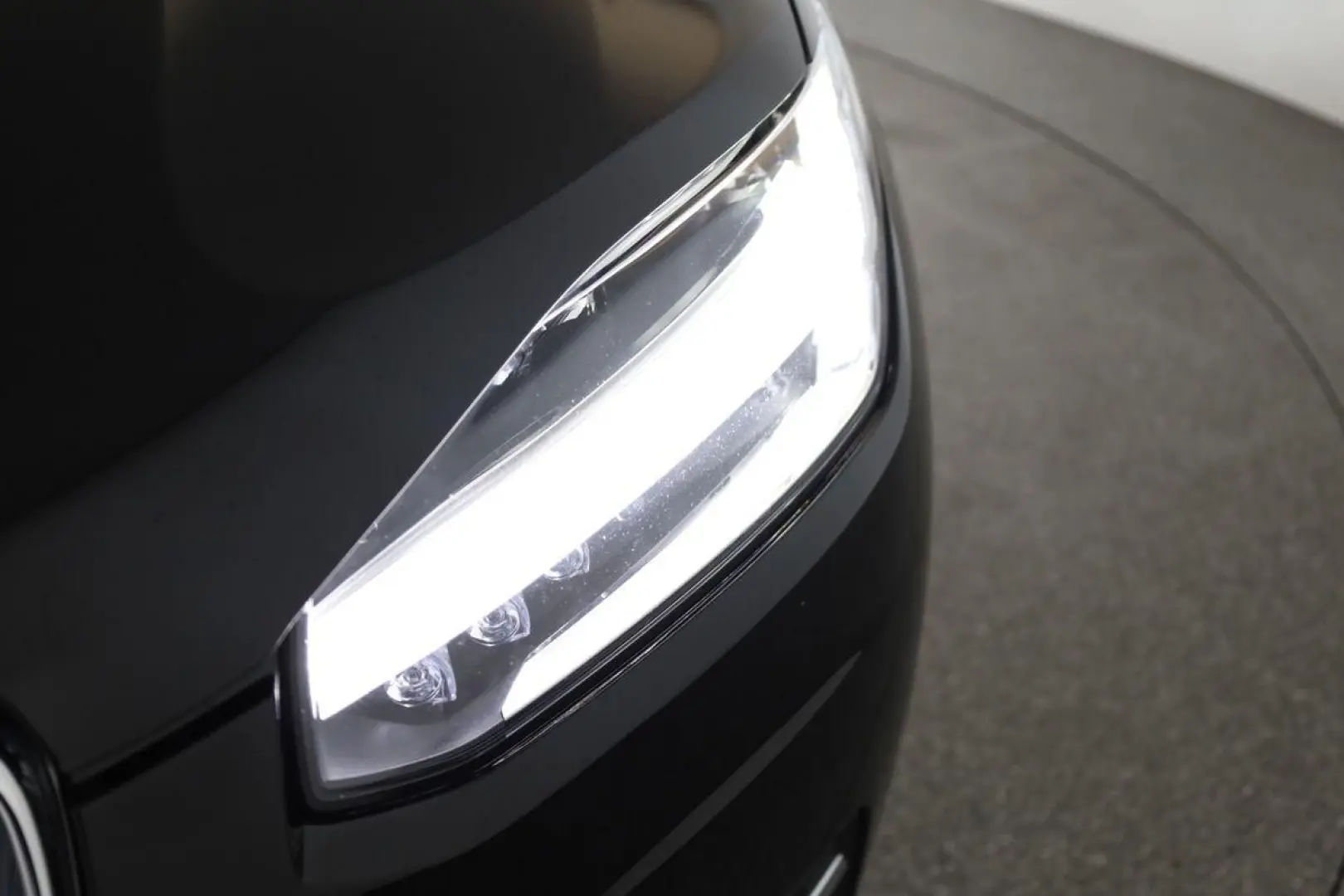 XC90 B5 AWD Plus Bright 7S LED Pano Navi AHK 22