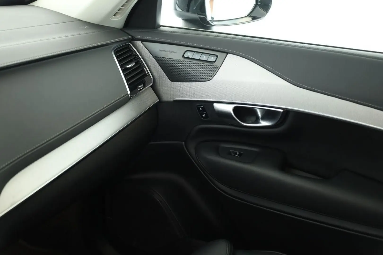 XC90 B5 AWD Plus Bright 7S LED Pano Navi AHK 22