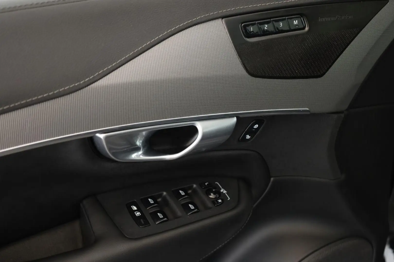 XC90 B5 AWD Plus Bright 7S LED Pano Navi AHK 22