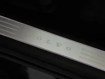 XC90 B5 AWD Plus Bright 7S LED Pano Navi AHK 22