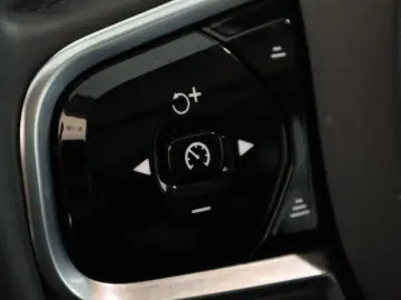 XC90 B5 AWD Plus Bright 7S LED Pano Navi AHK 22