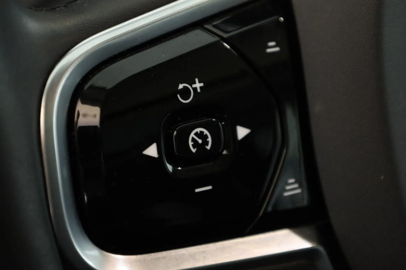 XC90 B5 AWD Plus Bright 7S LED Pano Navi AHK 22
