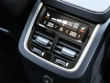 XC90 T8 Recharge AWD Ultra Dark NP 104.980 -  MA