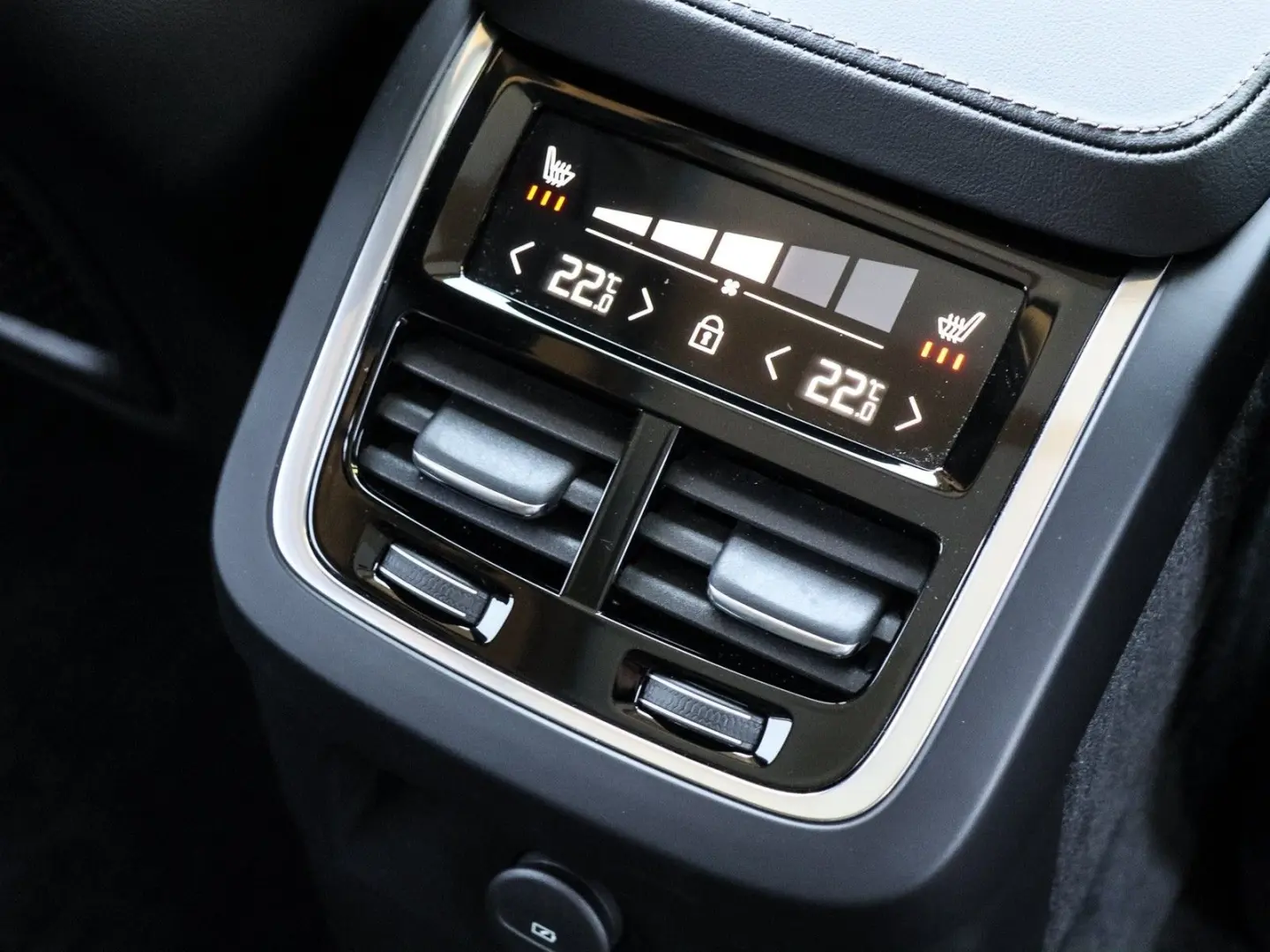 XC90 T8 Recharge AWD Ultra Dark NP 104.980 -  MA