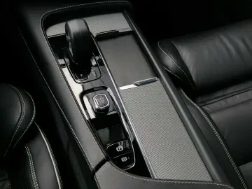 XC90 B5 D AWD R-Design 7-Sitzer 360°, Pano uvm.