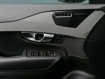 XC90 B5 D AWD R-Design 7-Sitzer 360°, Pano uvm.