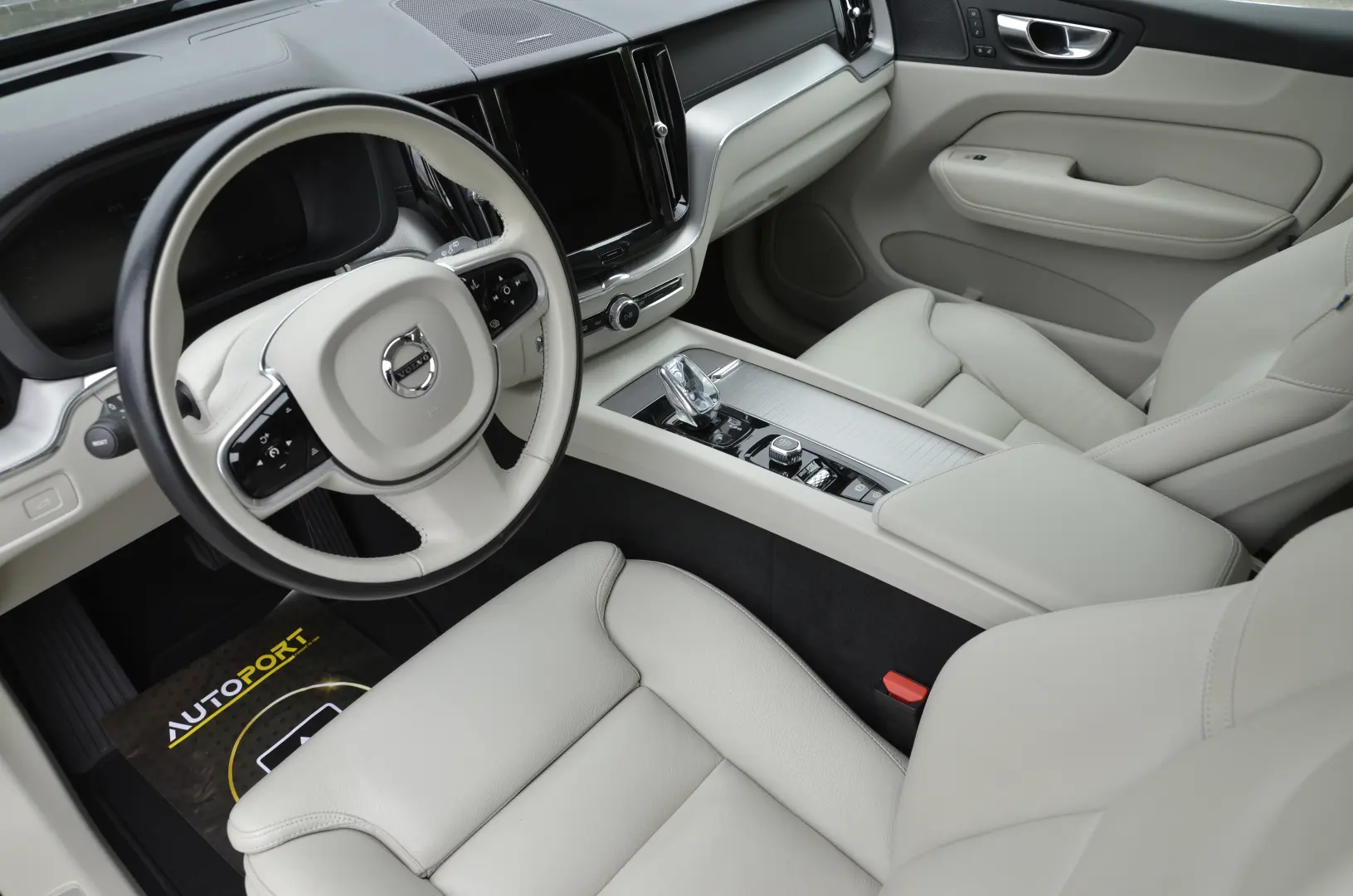 VOLVO XC60 B4 2.0 AWD 4×4 Geartronic Inscription