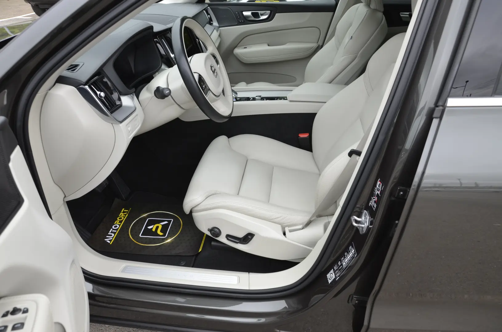 VOLVO XC60 B4 2.0 AWD 4×4 Geartronic Inscription