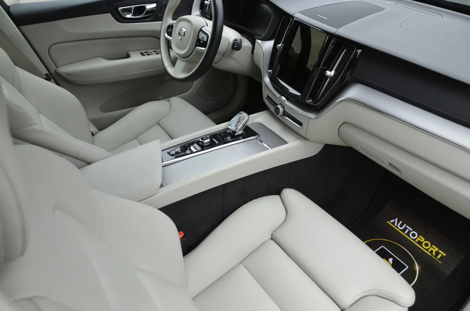 VOLVO XC60 B4 2.0 AWD 4×4 Geartronic Inscription
