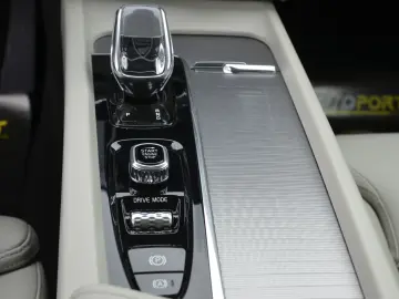 VOLVO XC60 B4 2.0 AWD 4×4 Geartronic Inscription