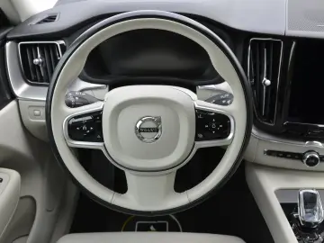 VOLVO XC60 B4 2.0 AWD 4×4 Geartronic Inscription