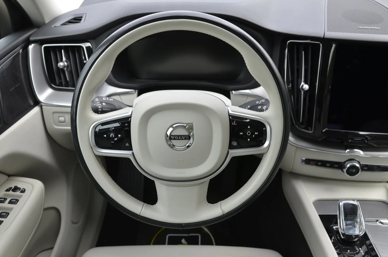 VOLVO XC60 B4 2.0 AWD 4×4 Geartronic Inscription