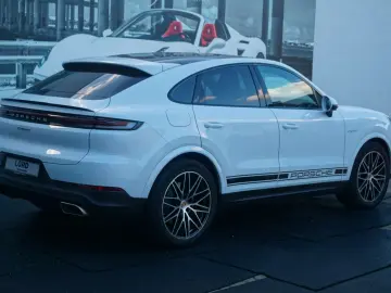 Porsche Cayenne Coupe E-Hybrid*BOSE*InnoDrive*