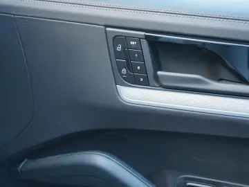 Porsche Cayenne Coupe E-Hybrid*BOSE*InnoDrive*