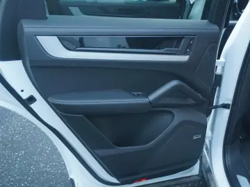 Porsche Cayenne Coupe E-Hybrid*BOSE*InnoDrive*