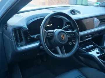 Porsche Cayenne Coupe E-Hybrid*BOSE*InnoDrive*