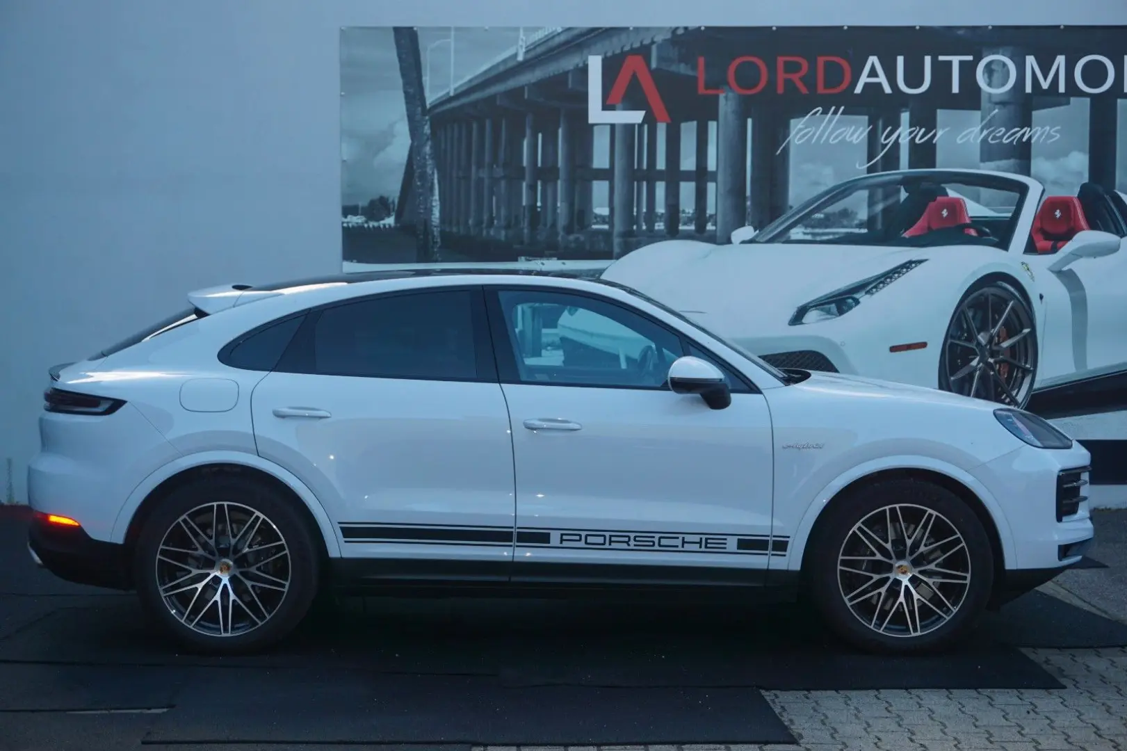 Porsche Cayenne Coupe E-Hybrid*BOSE*InnoDrive*