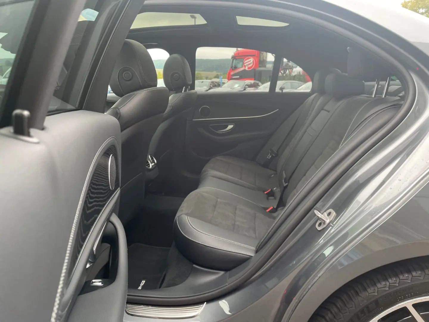 E 220 d AMG+MBeam+Pano+Distr+R-Kamera