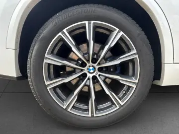 X5 xD 30d M SPORT DrAssProf SoftCl HUD Pano Sthz
