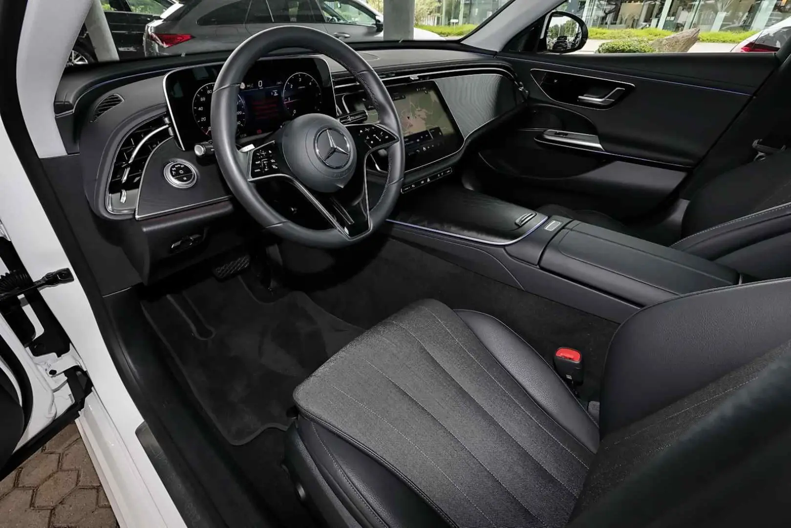 E 220 d DISTRONIC+TOTWINKEL+CARPLAY+KEYLESS+19