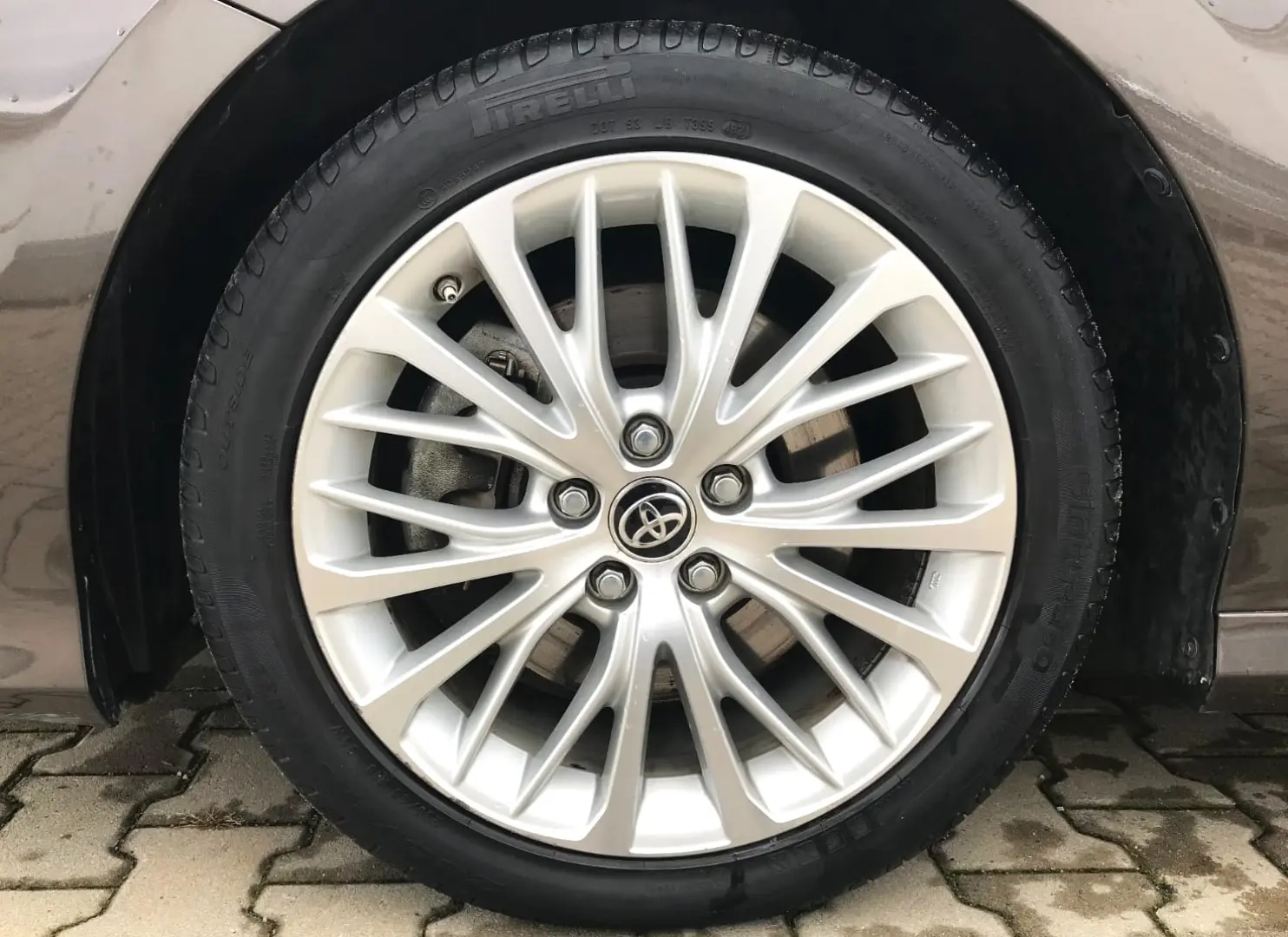 Toyota Camry 2.5 Hybrid Dynamic