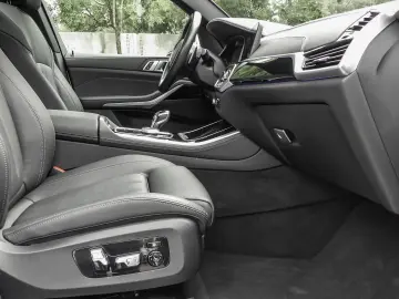 X5 xDrive40d M-SPORT+HUD+PANO+ACC+AHK+LASER+NAVI