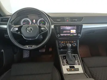 Škoda Superb AMBITION 2.0 TDI DSG